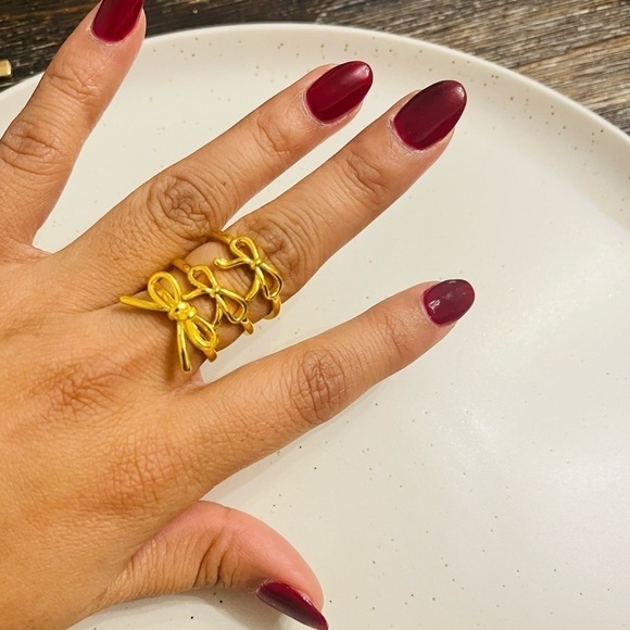 Bow gold ring size 8 - Picture 1 of 3